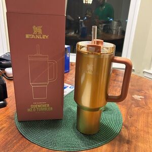 Stanley Quencher H2.O 40 oz Tumbler in Copper Tinsel